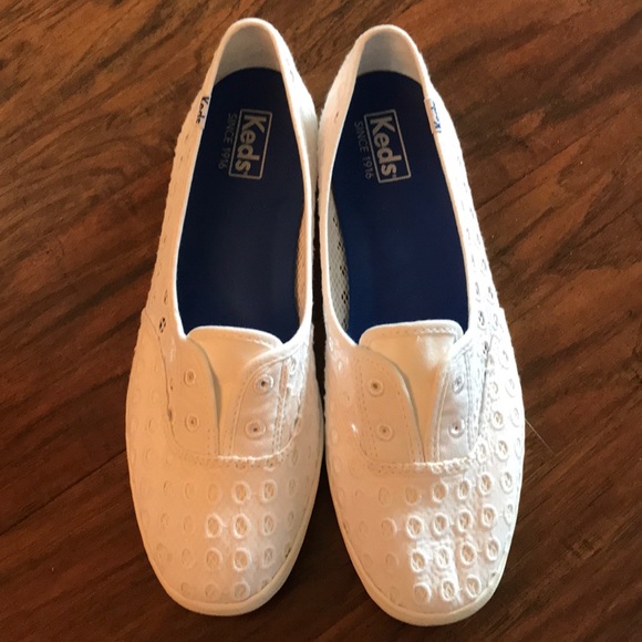 white crochet keds